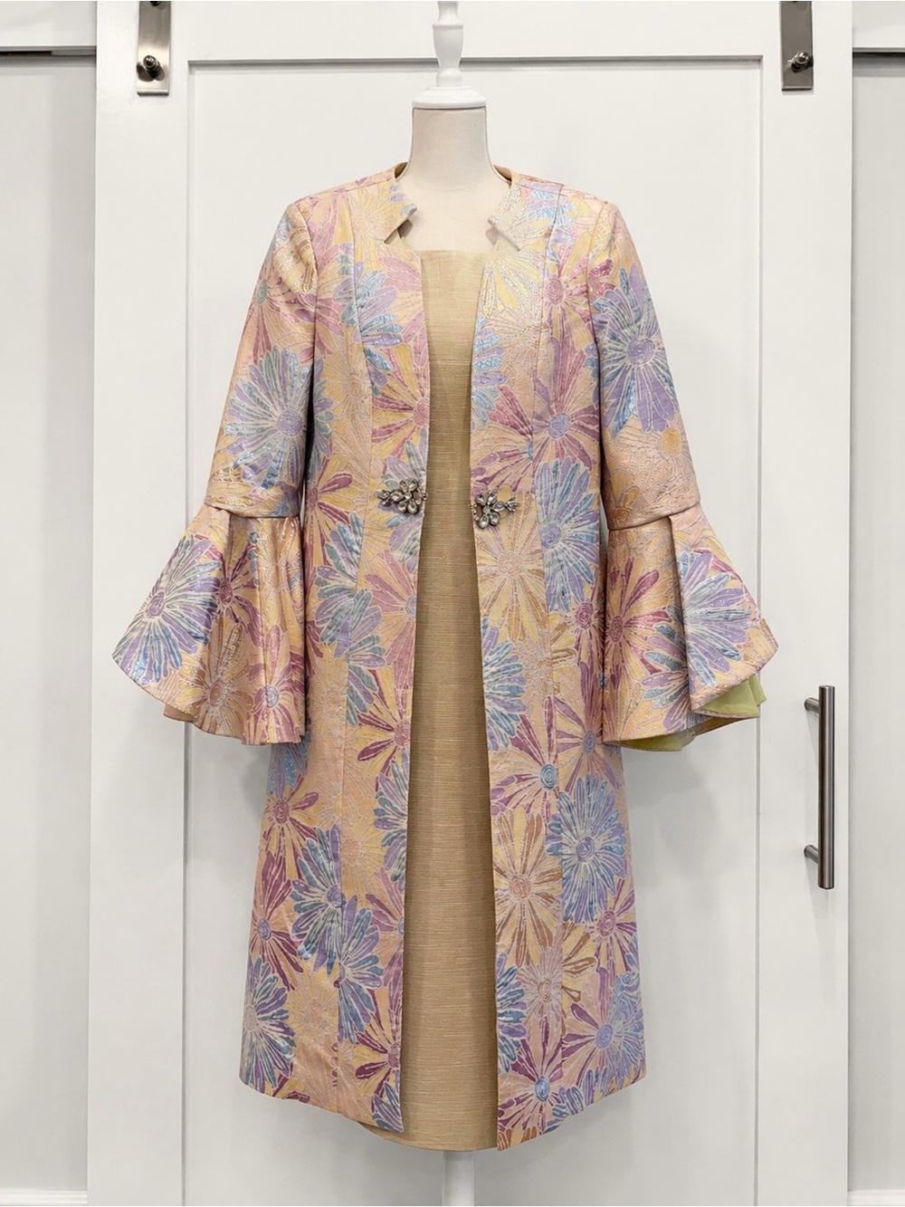 Divine Queen Pastel Floral Formal 2-Piece Dress Set Bell Sleeve Size 8 New